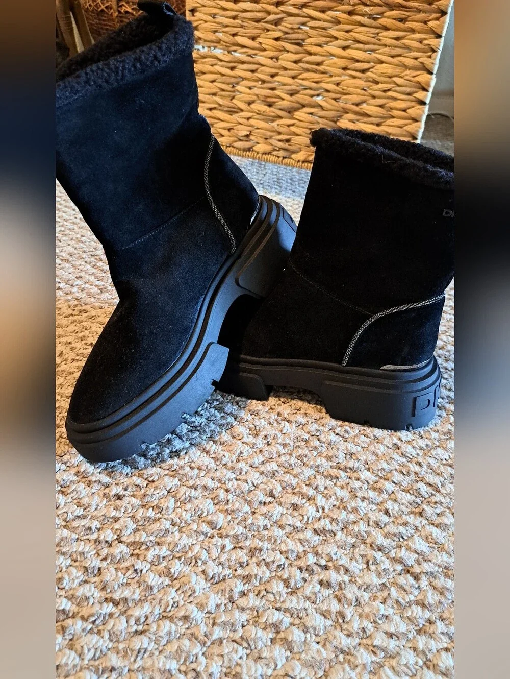 🖤 DKNY Frankie Faux Shearling Lug Heel Boots – Size 6 – NWOB 🖤 RHINESTONES!
